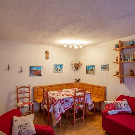 Joivy Flat For 6, In The Historic Town