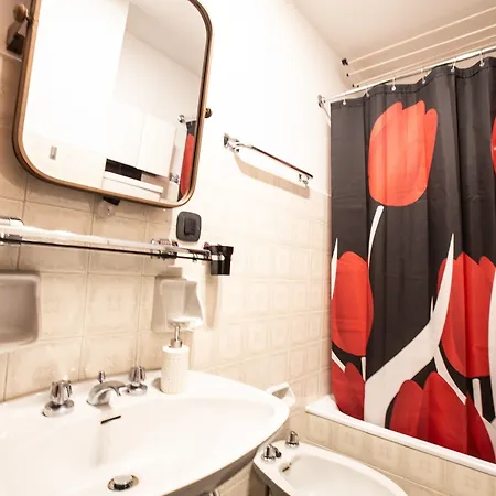 Joivy Flat For 6, In The Historic Town