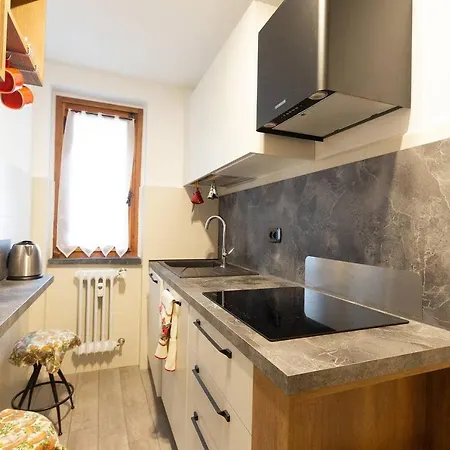 Joivy Flat For 6, In The Historic Town